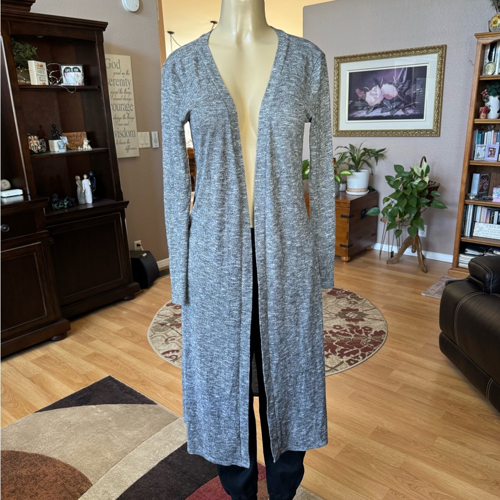 a ellen gray long sleeve long cardigan-size M